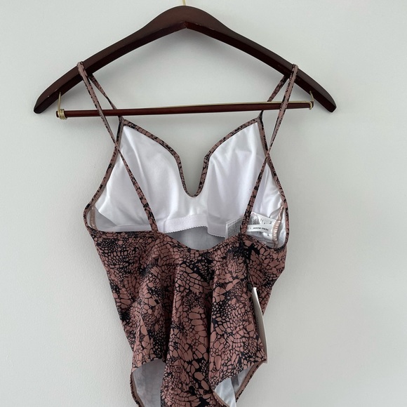 NEW Vero Moda One-Piece Swimsuit with Low Back in Taupe Snake Print - Picture 5 of 8